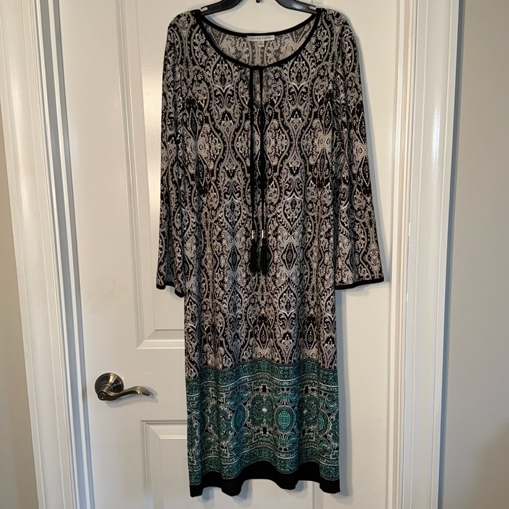 SANDRA DARREN DREESS! Size 10. Polyester and spandex material.